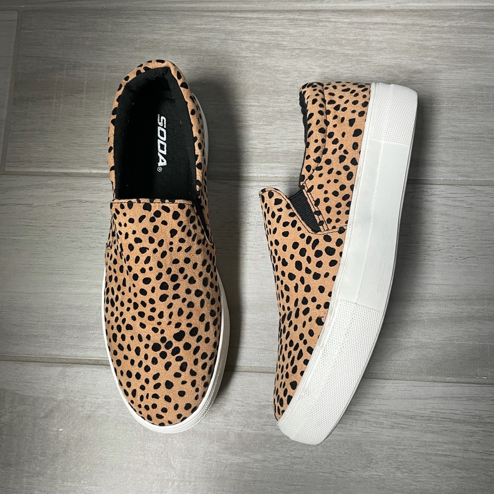 Comfy spotted slip on shoes🐆